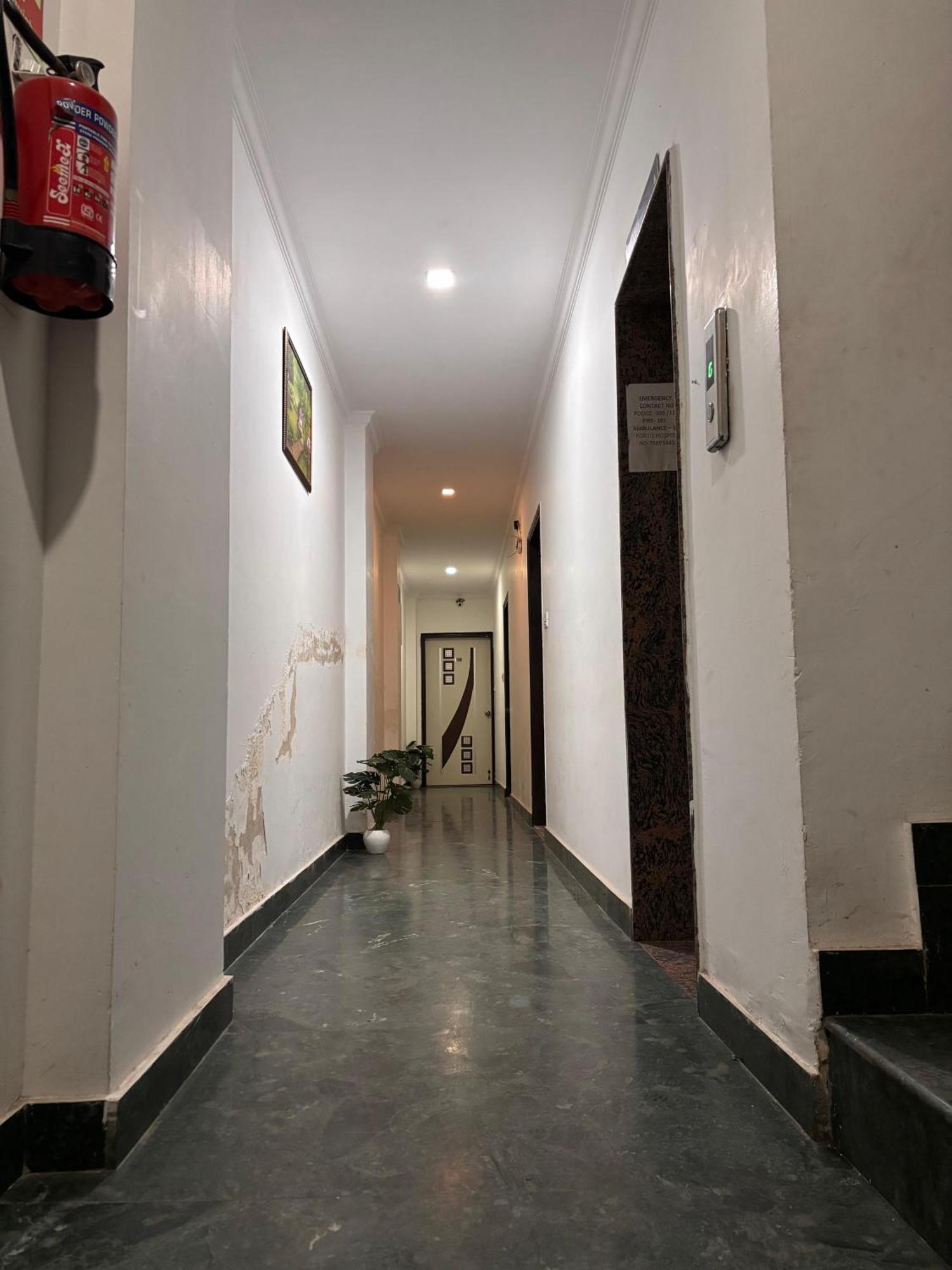Clink Airport Stay -New Delhi Bagian luar foto